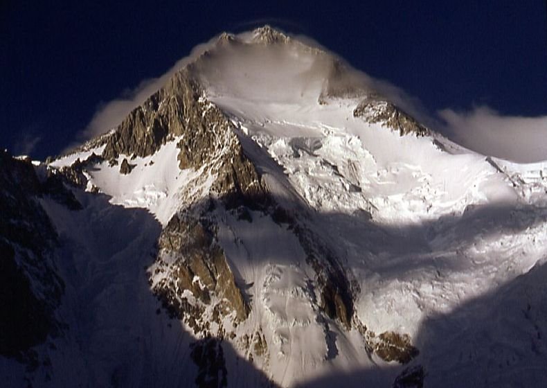 Kristin and Tenjen conquer 12 peaks above 8000m in 3 months