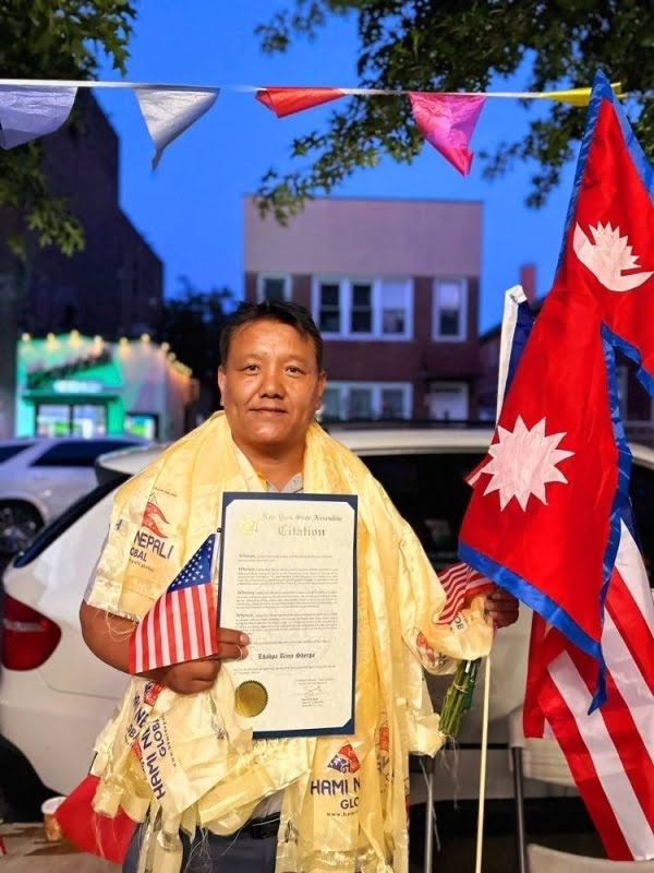 Lhakpa Rinji was Honored with a Bravery Medal and Hero Award in New York