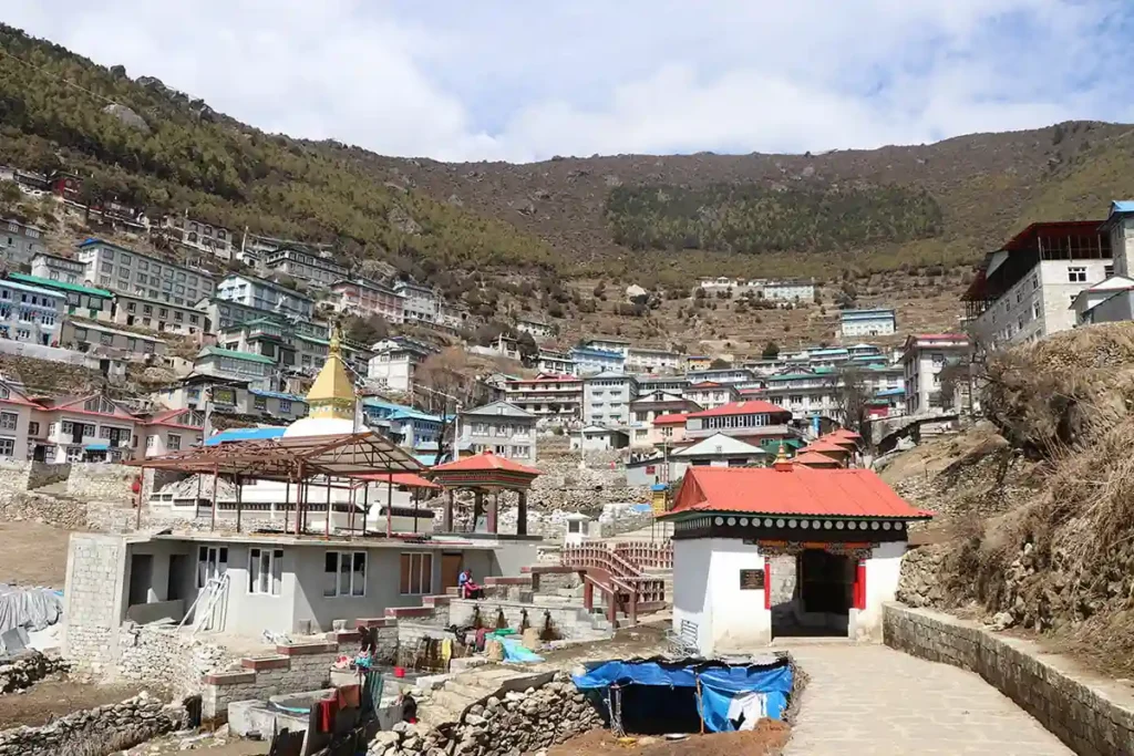 Everest base camp trek itinerary: complete day by day (12 days) 6 Namche Bazzar